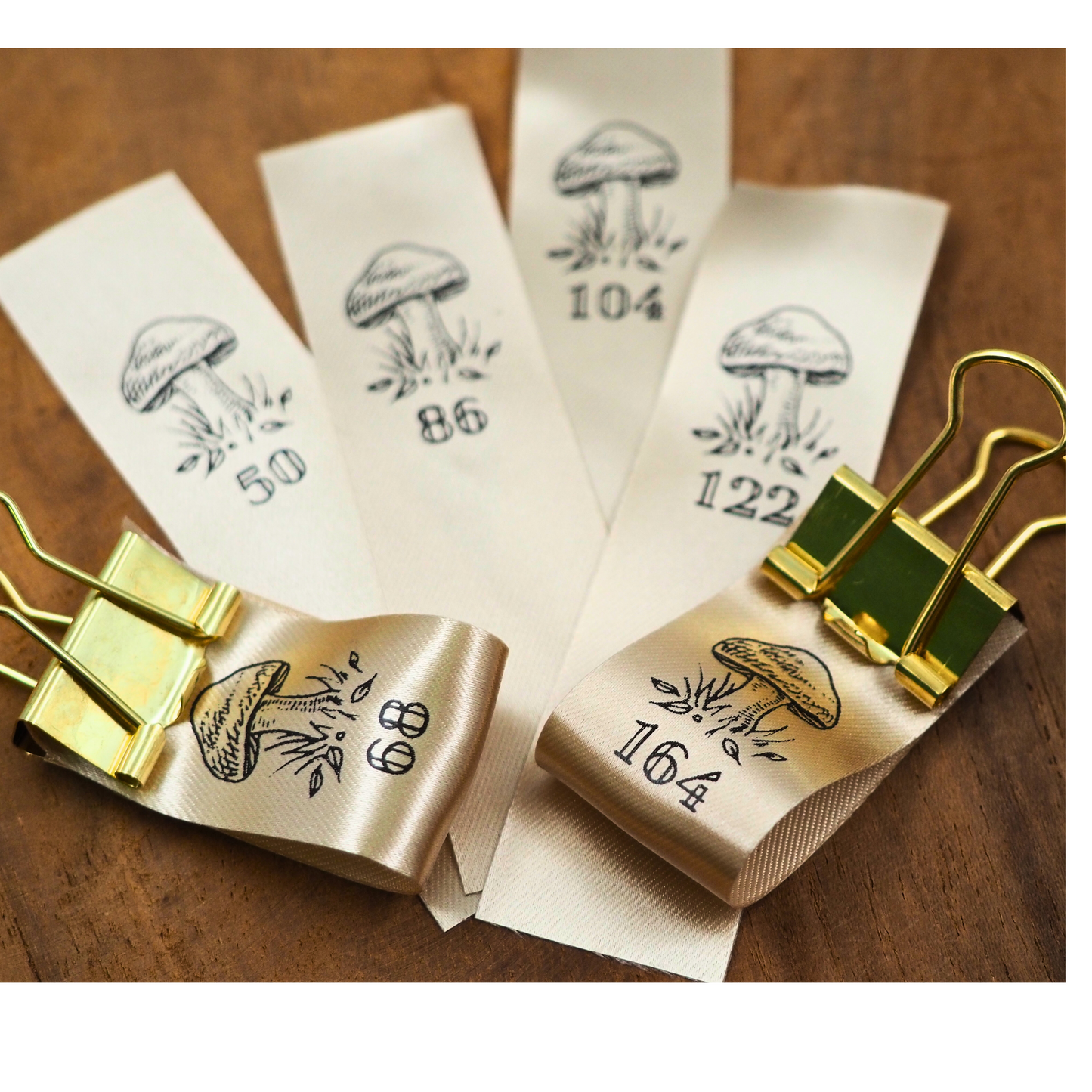 5 Stück Größen Satin-Label "Pilz" Eigenproduktion