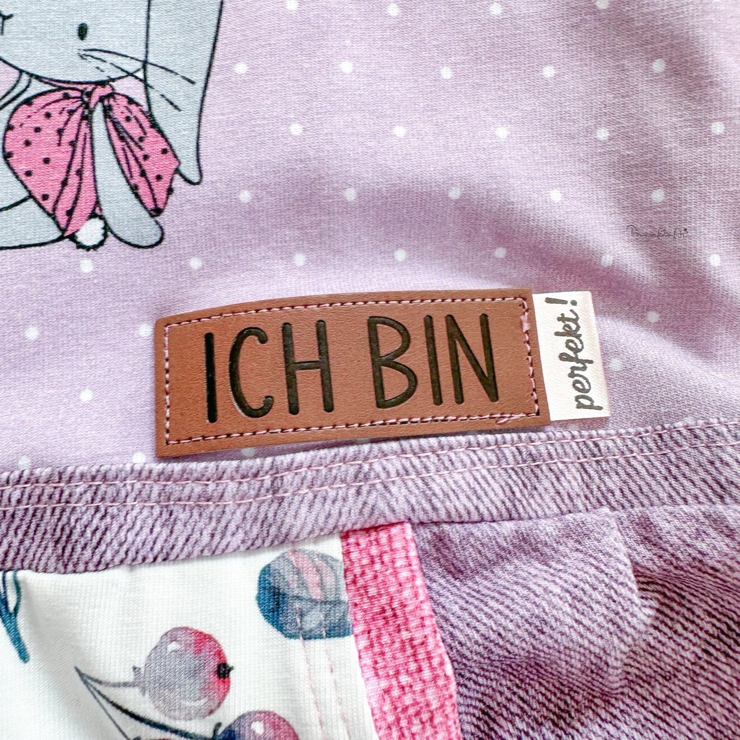 perfekt! Satin-Label in Rosa Eigenproduktion