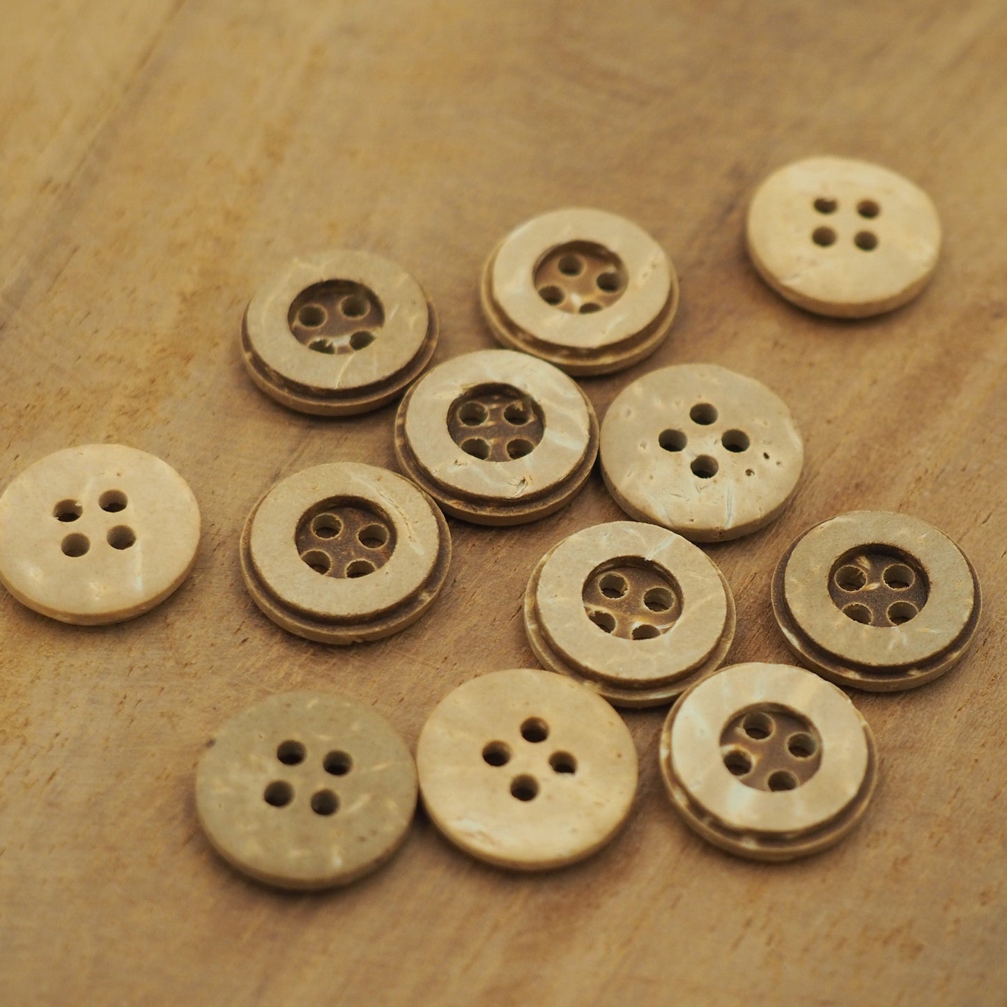 Kokosknopf mit runder Vertiefung 12mm