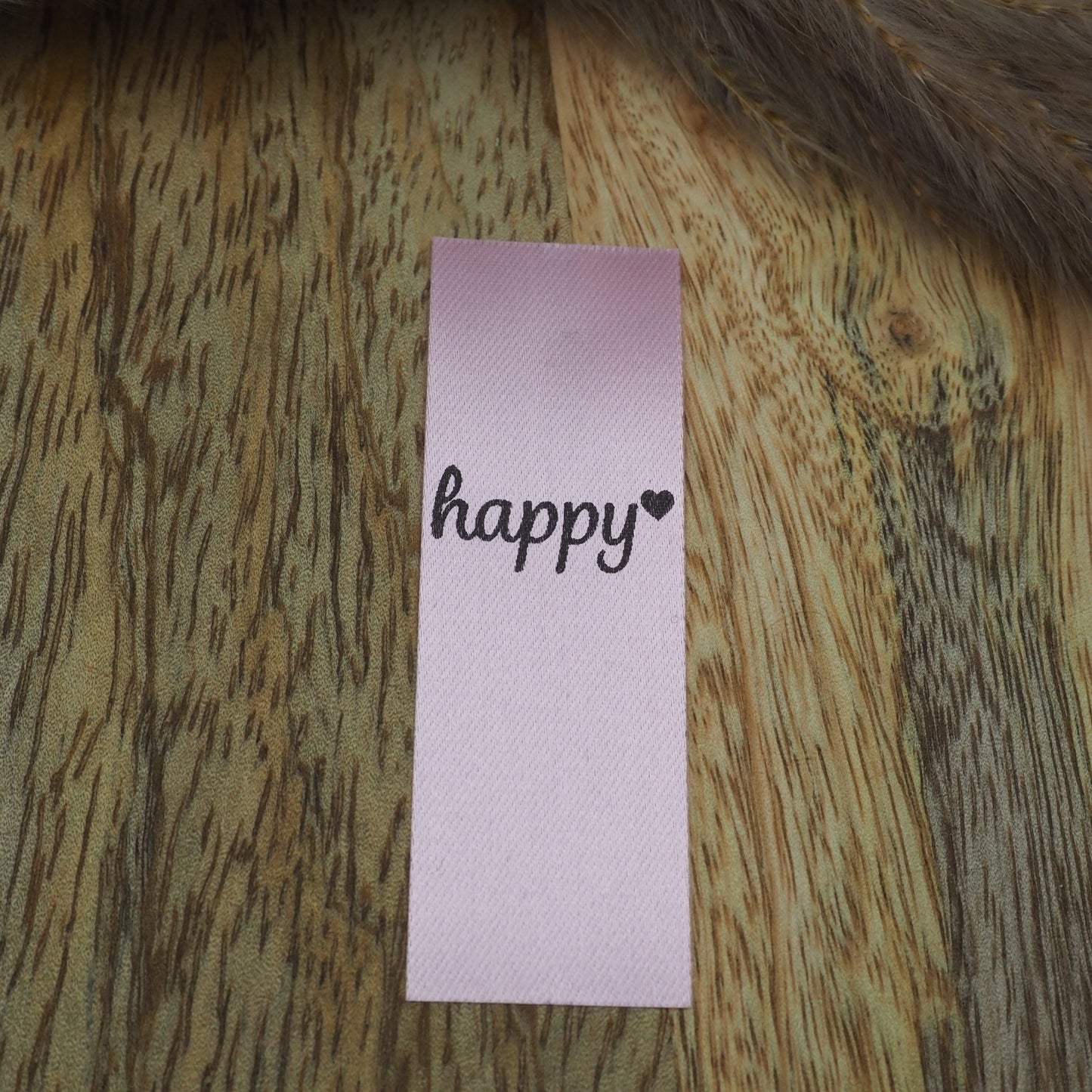 happy mit Herz Satin-Label in Pink Eigenproduktion