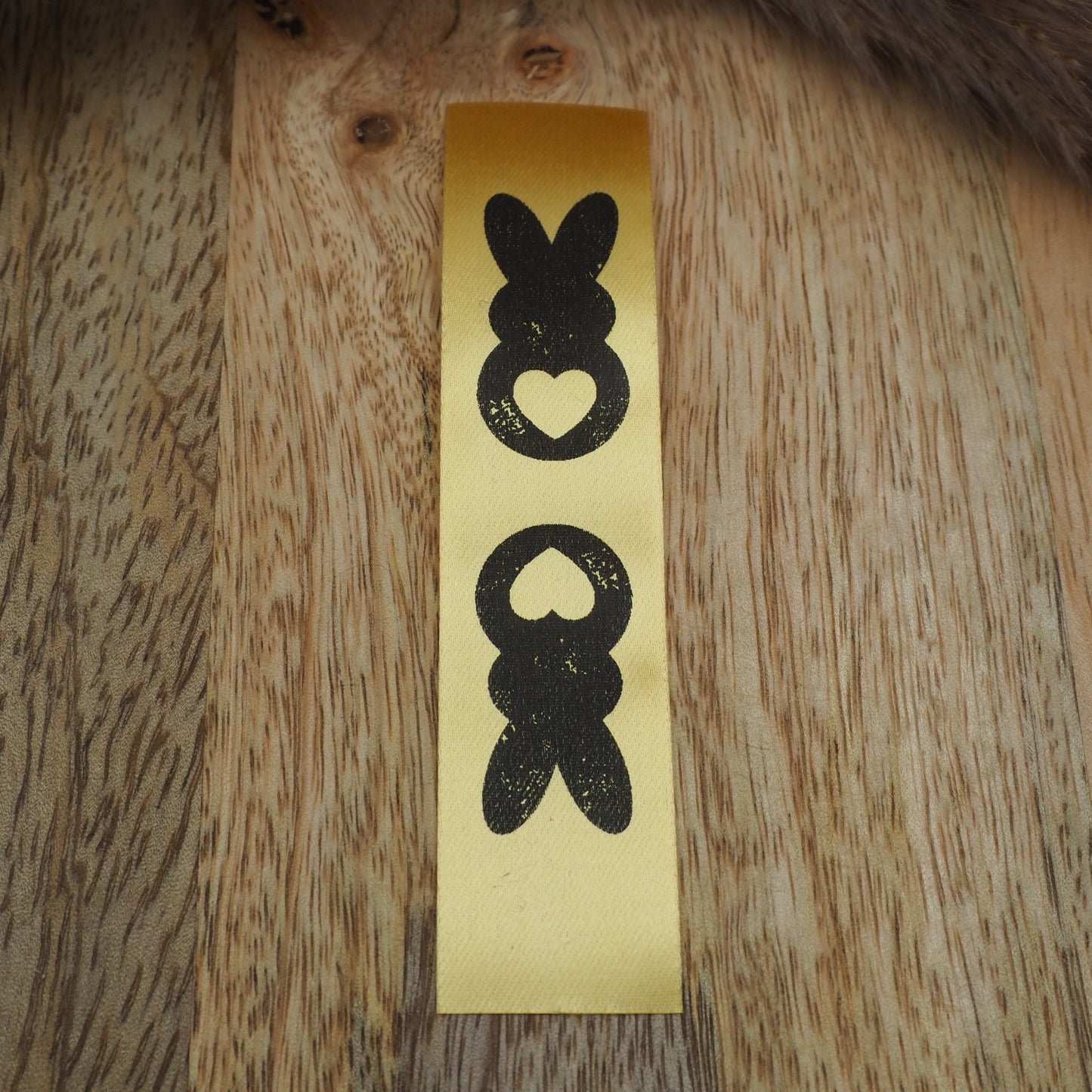 Hase mit Herz Satin-Label in Gelb Eigenproduktion