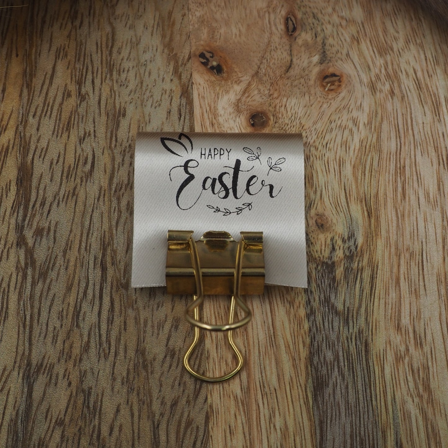 Happy Easter Satin-Label in Beige Eigenproduktion