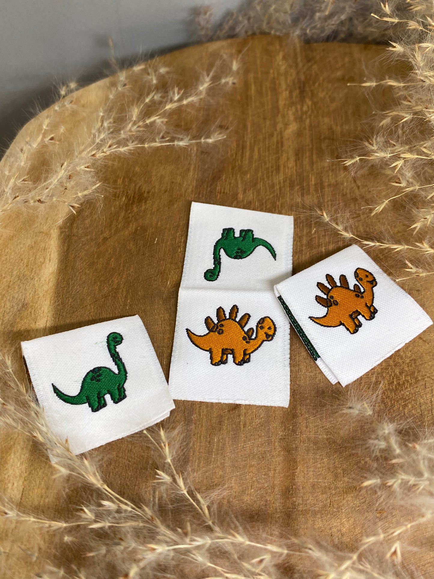 Dino Web Label gewebt Eigenproduktion