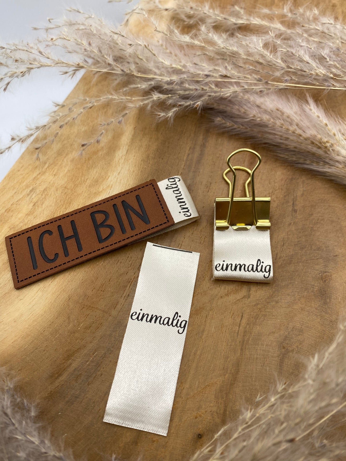 einmalig Satin-Label in Beige Eigenproduktion