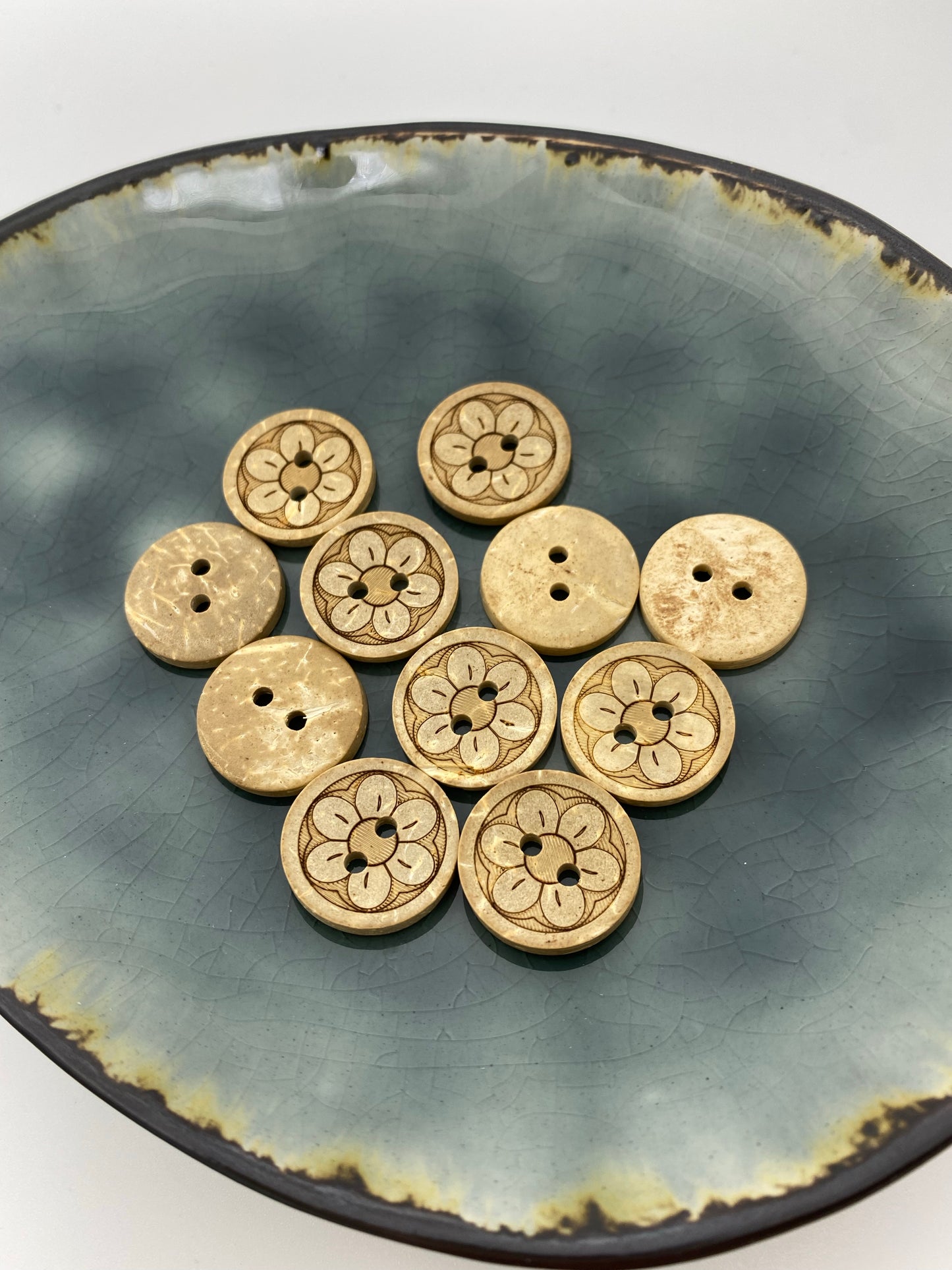 Kokosknopf Rund mit Blume Hell 13mm - Ameloua