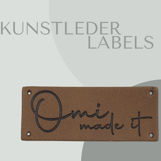 Kunstleder Knick-Label eckig mit kleinen Löchern zum annähen mit der Aufschrift "Omi made it"