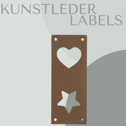 Kunstleder Wende-Knick-Label eckig mit kleinen Löchern zum annähen. Auf der einen Seite befindet sich ein ausgestanzter Stern und auf der anderen Seite ein ausgestanztes Herz.