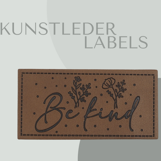 Kunstleder Label eckig in braun mit der Aufschrift "Be kind"