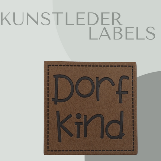Kunstleder Label eckig in braun mit der Aufschrift "dorf kind"