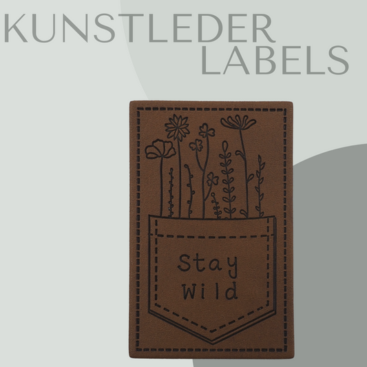 Kunstleder Label eckig in braun mit der Aufschrift "Stay Wild"