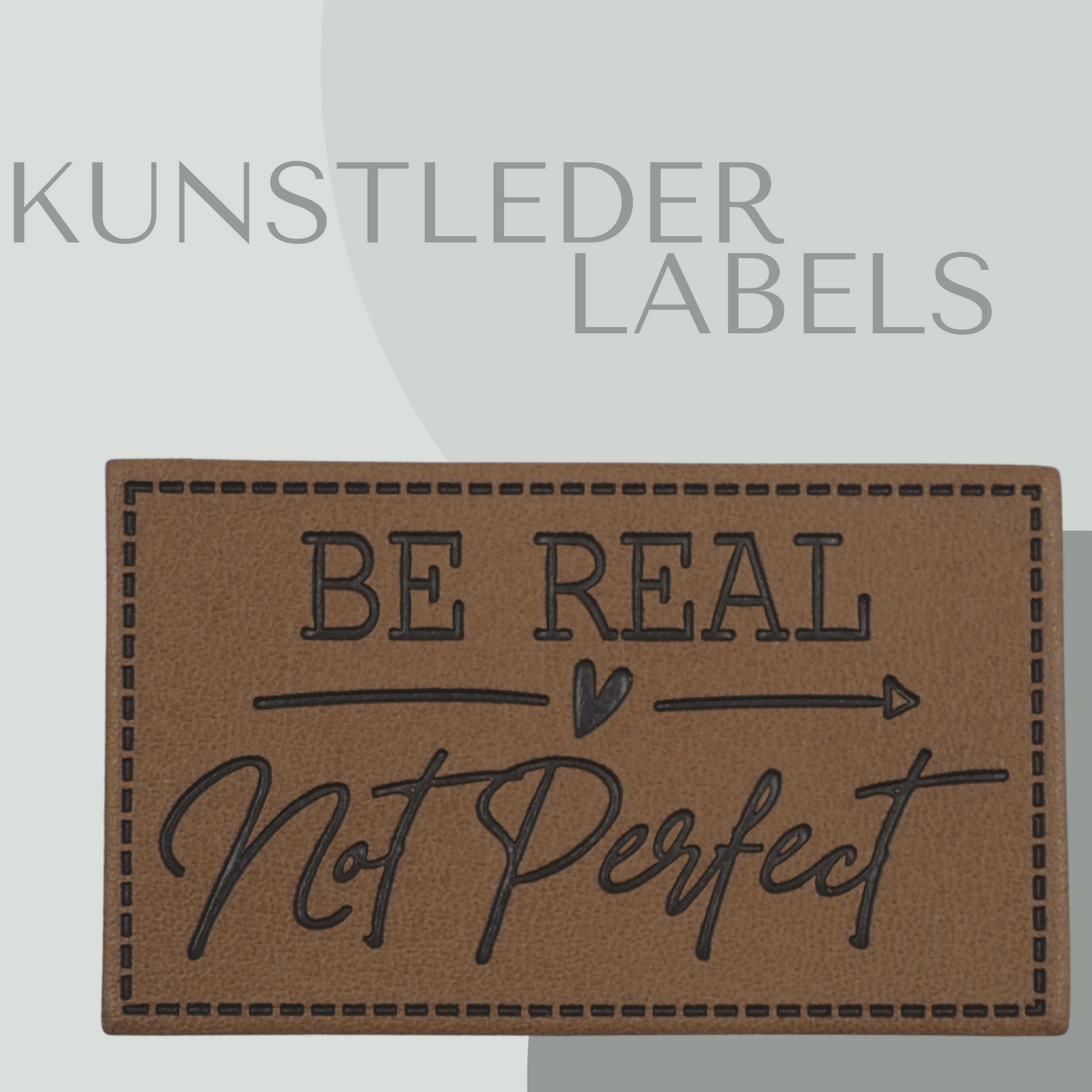 Kunstleder Label eckig in braun mit der Aufschrift "BE REAL, Not Perfect"