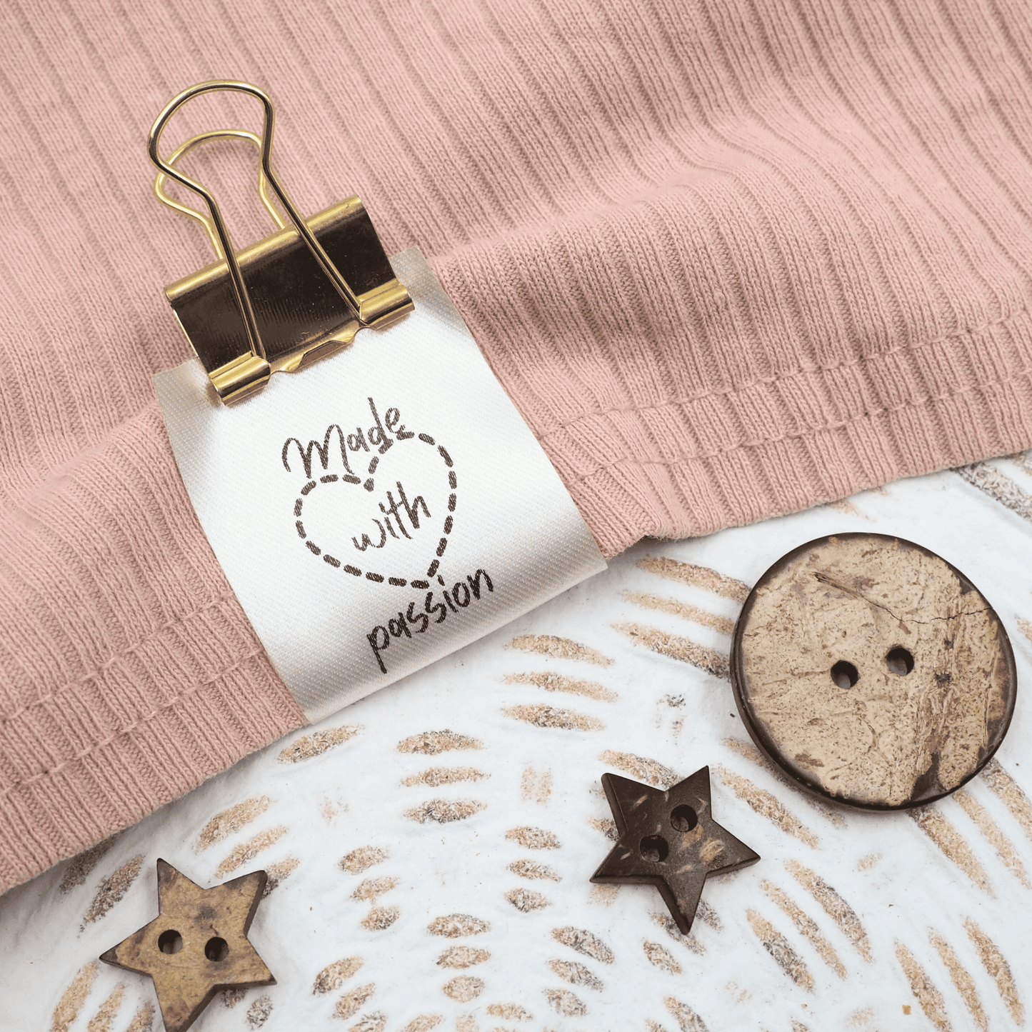 Personalisierte Satin Label - „Made by / Made with passion“- personalisiert mit eigenem Namen
