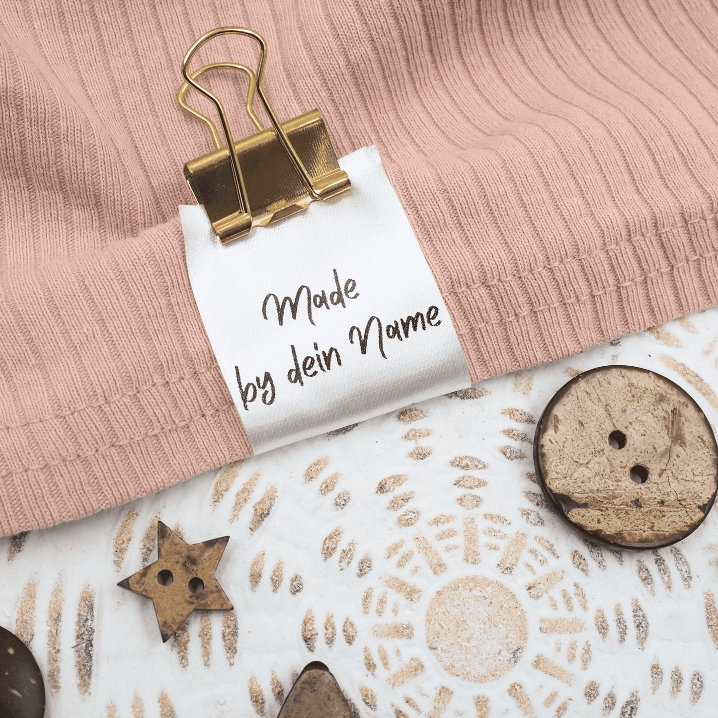 Personalisierte Satin Label - „Made by / Made with passion“- personalisiert mit eigenem Namen