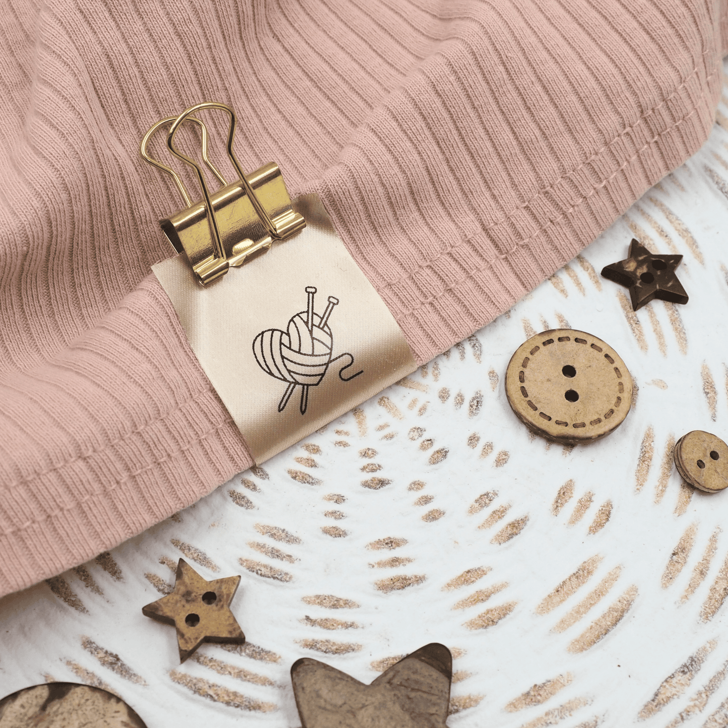 Personalisierte Satin Label - "Mit Liebe gestrickt" - personalisiert mit eigenem Namen