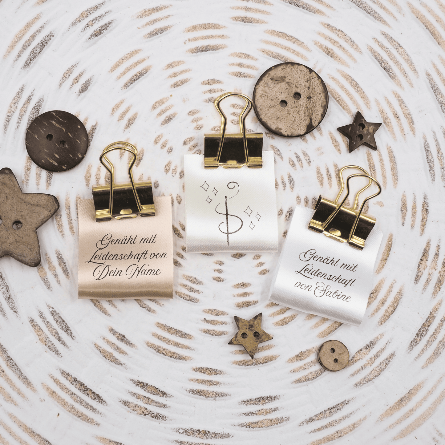 Personalisierte Satin Label - "Genäht mit Leidenschaft" - personalisiert mit eigenem Namen