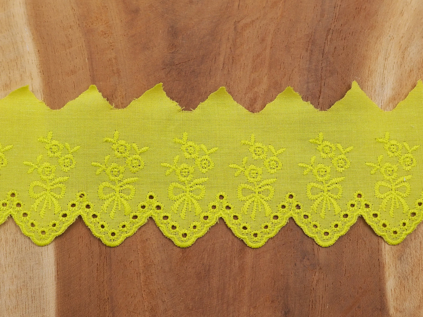 Wäsche Spitze Schleifen und Blumen 54 mm Limette