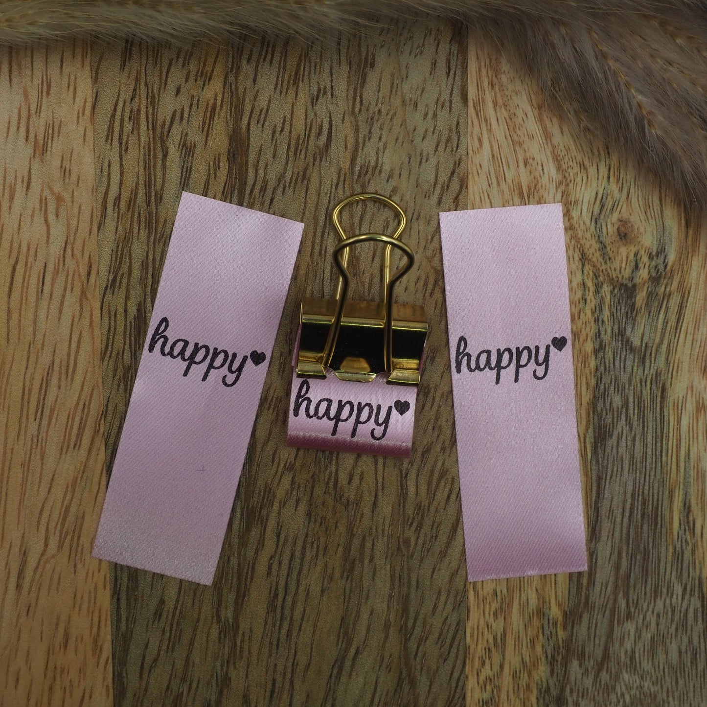 happy mit Herz Satin-Label in Pink Eigenproduktion