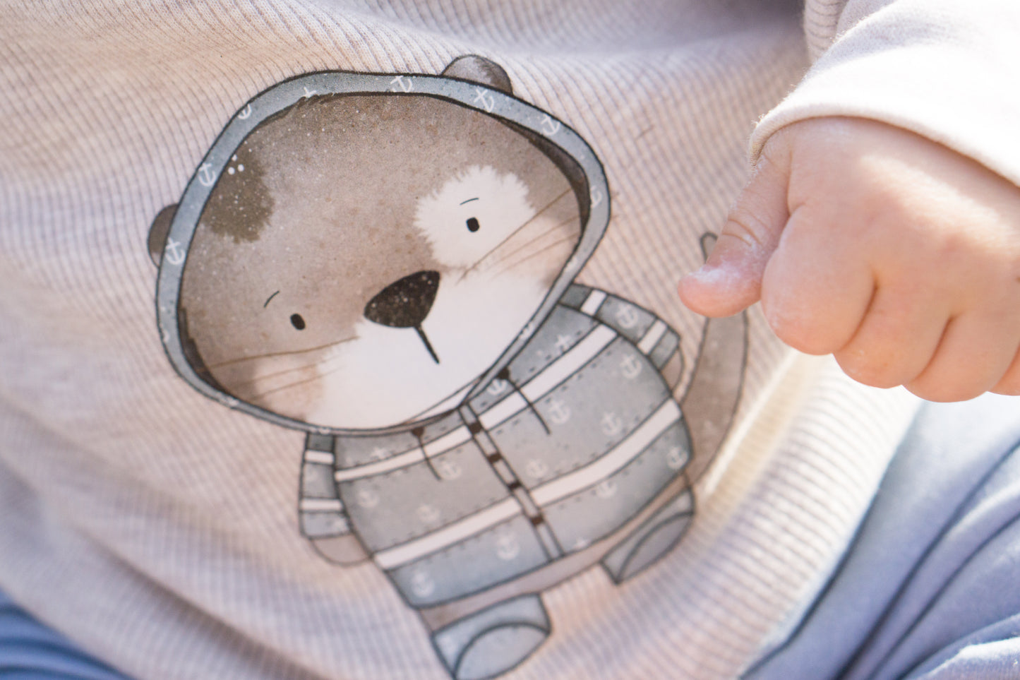 Otter mit Regenjacke Blau - Maxi Bügel-Bild Bügelbild Eigenproduktion