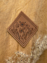 Lade das Bild in den Galerie-Viewer, Blumenwiese Label Eigenproduktion
