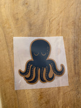 Lade das Bild in den Galerie-Viewer, Oktopus Bügel-Label Eigenproduktion
