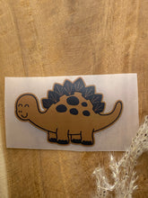 Lade das Bild in den Galerie-Viewer, Stegosaurus Bügel-Label Eigenproduktion
