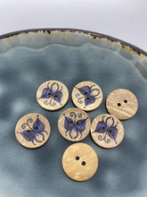 Lade das Bild in den Galerie-Viewer, Kokosknopf Schmetterling blau 20mm
