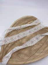 Lade das Bild in den Galerie-Viewer, elastische Spitze 30mm creme
