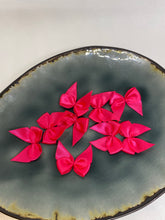 Lade das Bild in den Galerie-Viewer, 5 Schleifen klein fuchsia
