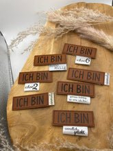 Lade das Bild in den Galerie-Viewer, schon plus Zahl Satin-Label Eigenproduktion
