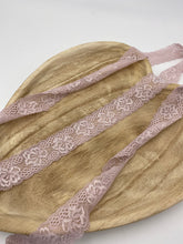 Lade das Bild in den Galerie-Viewer, elastische Spitze 30mm mauve
