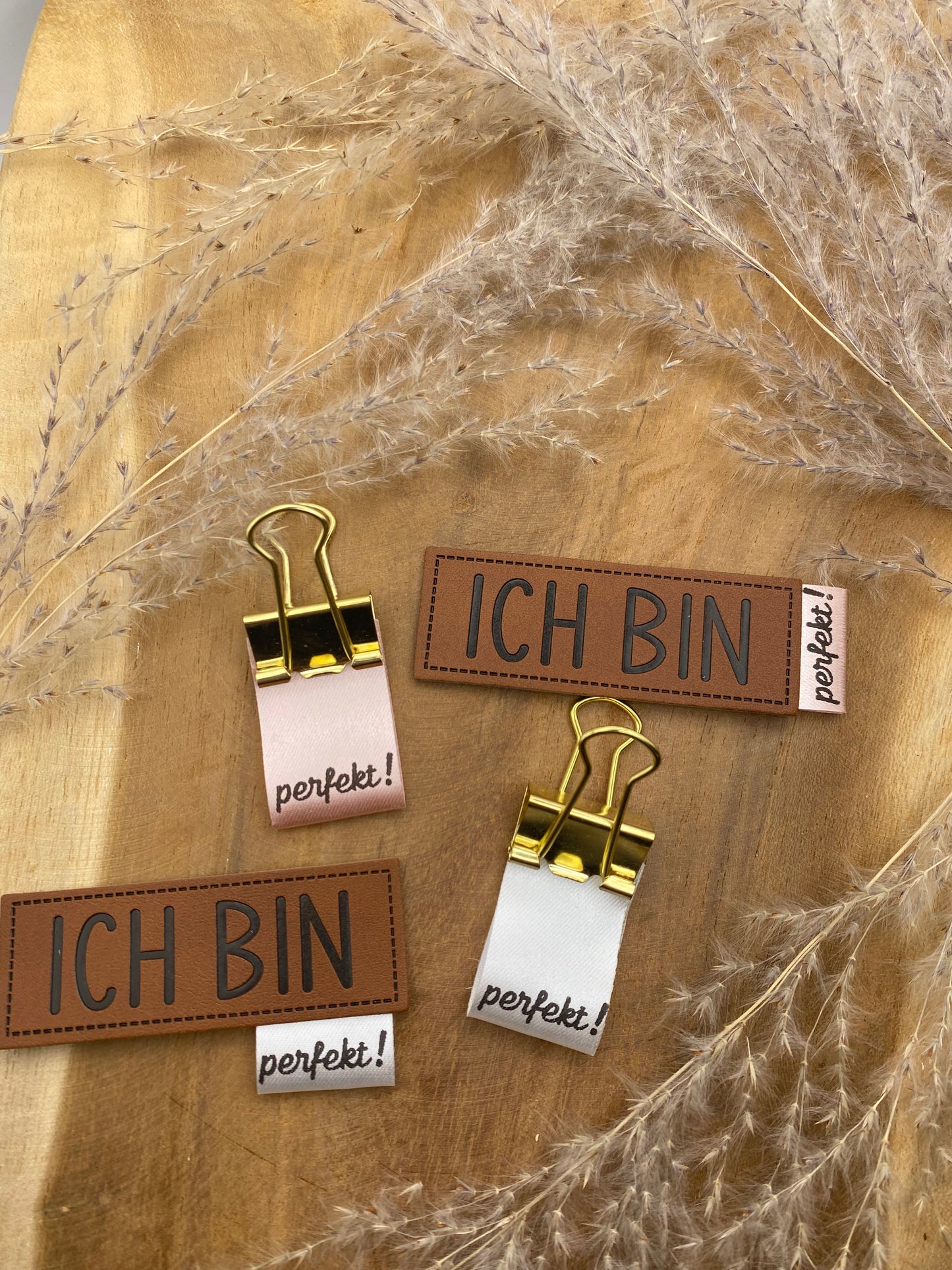 perfekt! Satin-Label in Weiß Eigenproduktion