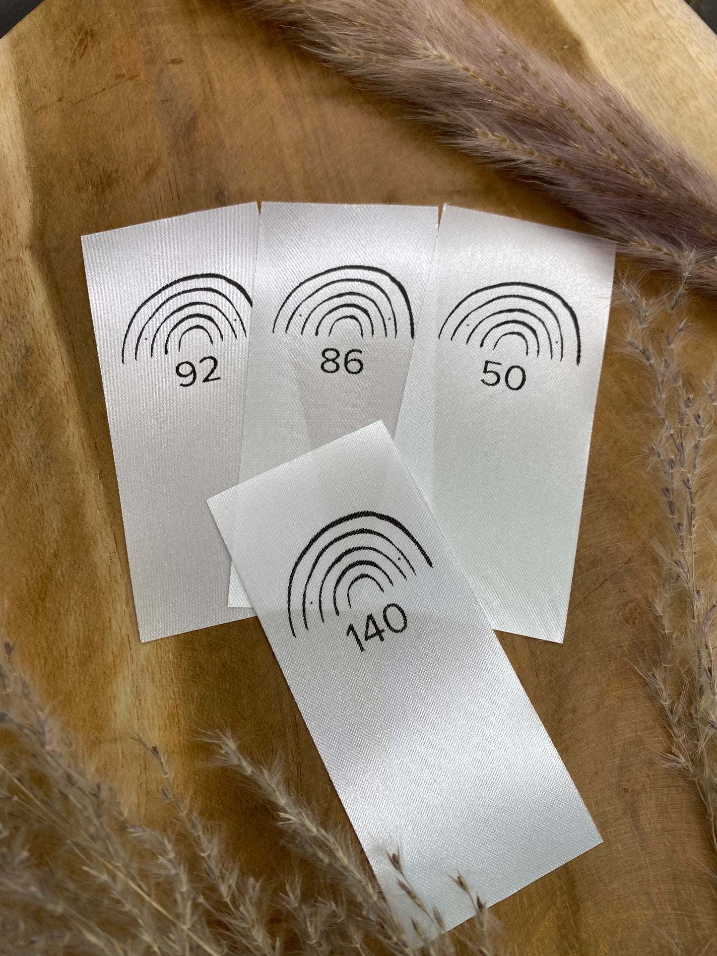 5 Stück Regenbogen Größen Satin-Label Eigenproduktion