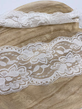 Lade das Bild in den Galerie-Viewer, elastische Spitze 100mm creme
