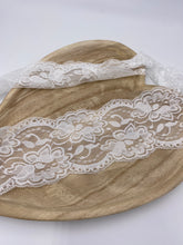 Lade das Bild in den Galerie-Viewer, elastische Spitze 100mm creme
