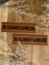 Lade das Bild in den Galerie-Viewer, Raumfahrer Label Eigenproduktion

