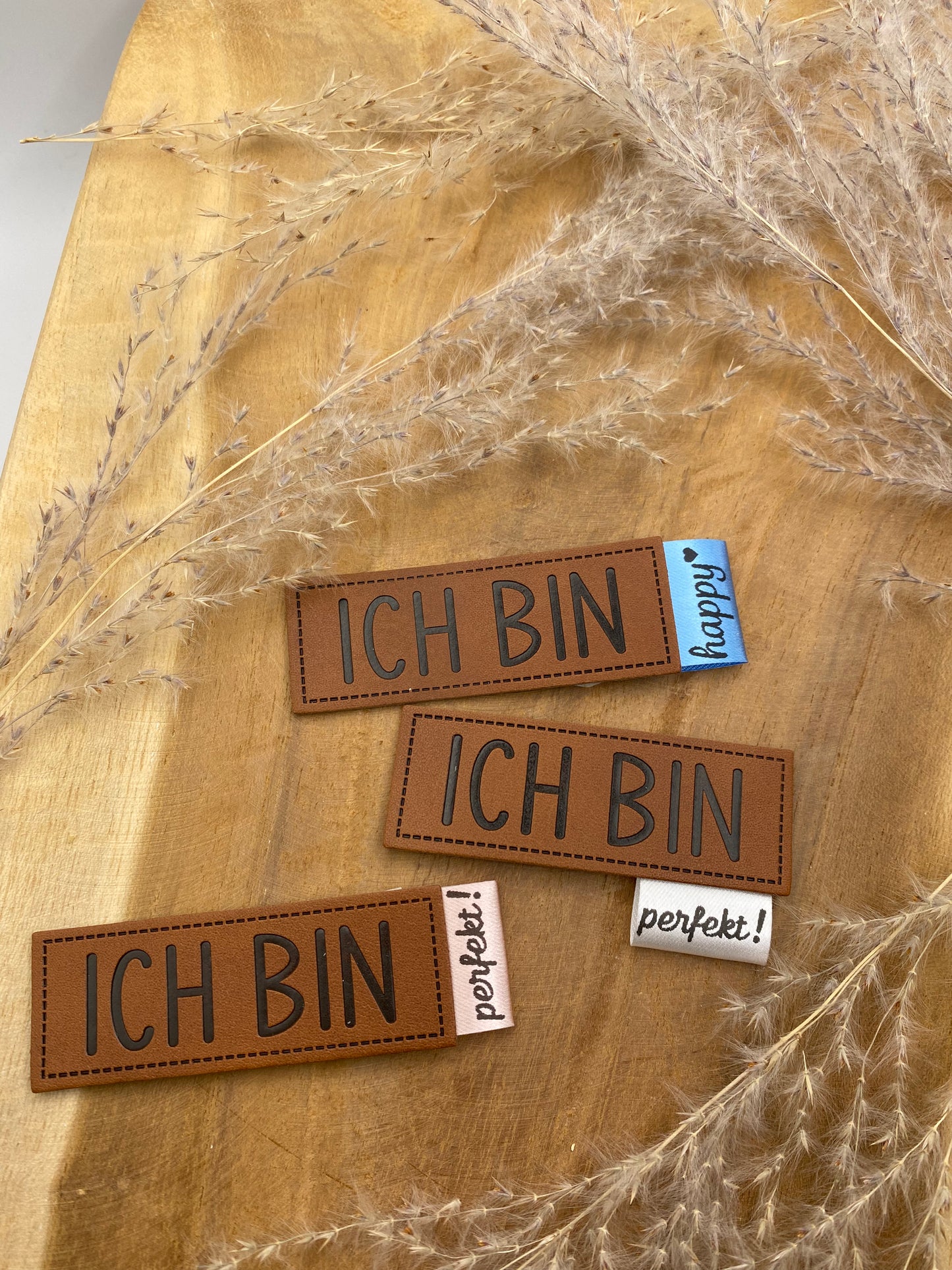 perfekt! Satin-Label in Weiß Eigenproduktion